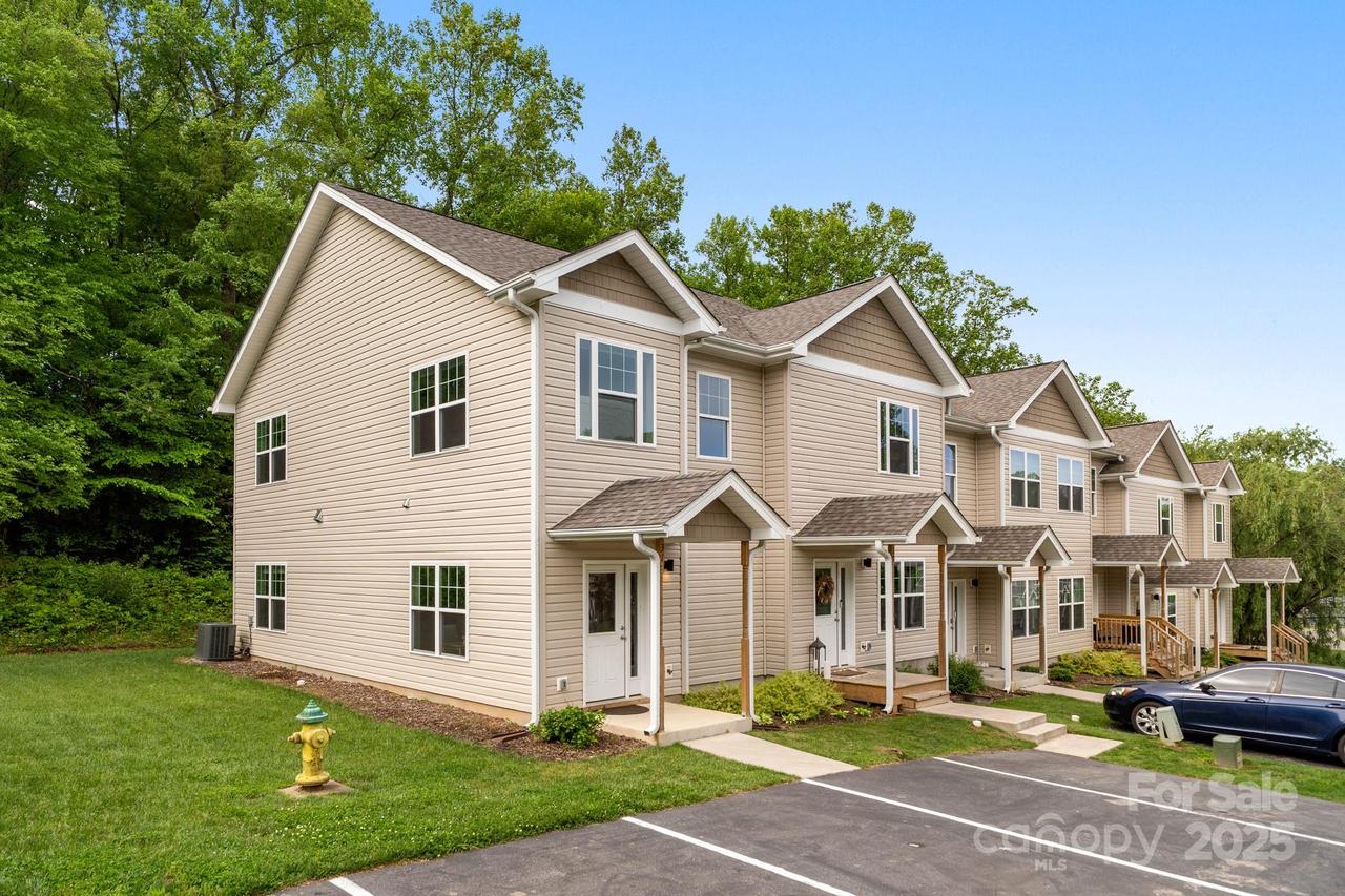 31 Cherry Laurel Ln., Swannanoa, NC 28778