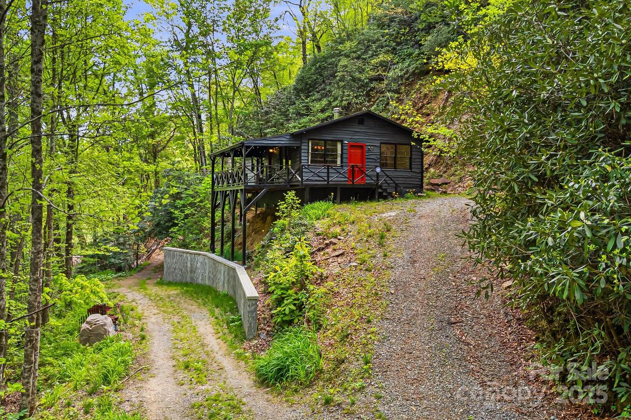 83 Snowy Cove Ln., Black Mountain, NC 28711