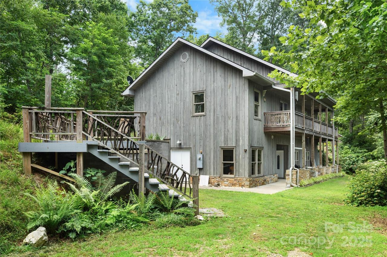 219 Sandalwood Dr., Whittier, NC 28789