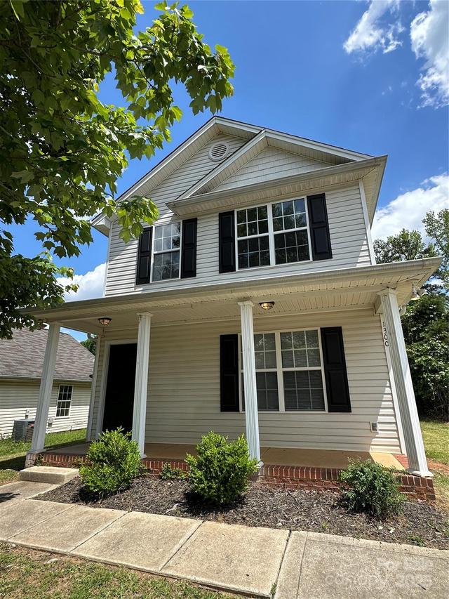 1300 Braveheart Ln., Charlotte, NC 28216