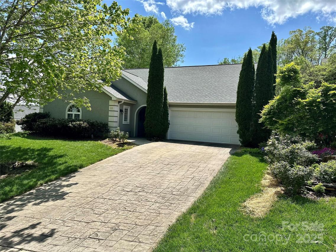 32 Stonebridge Dr., Asheville, NC 28805