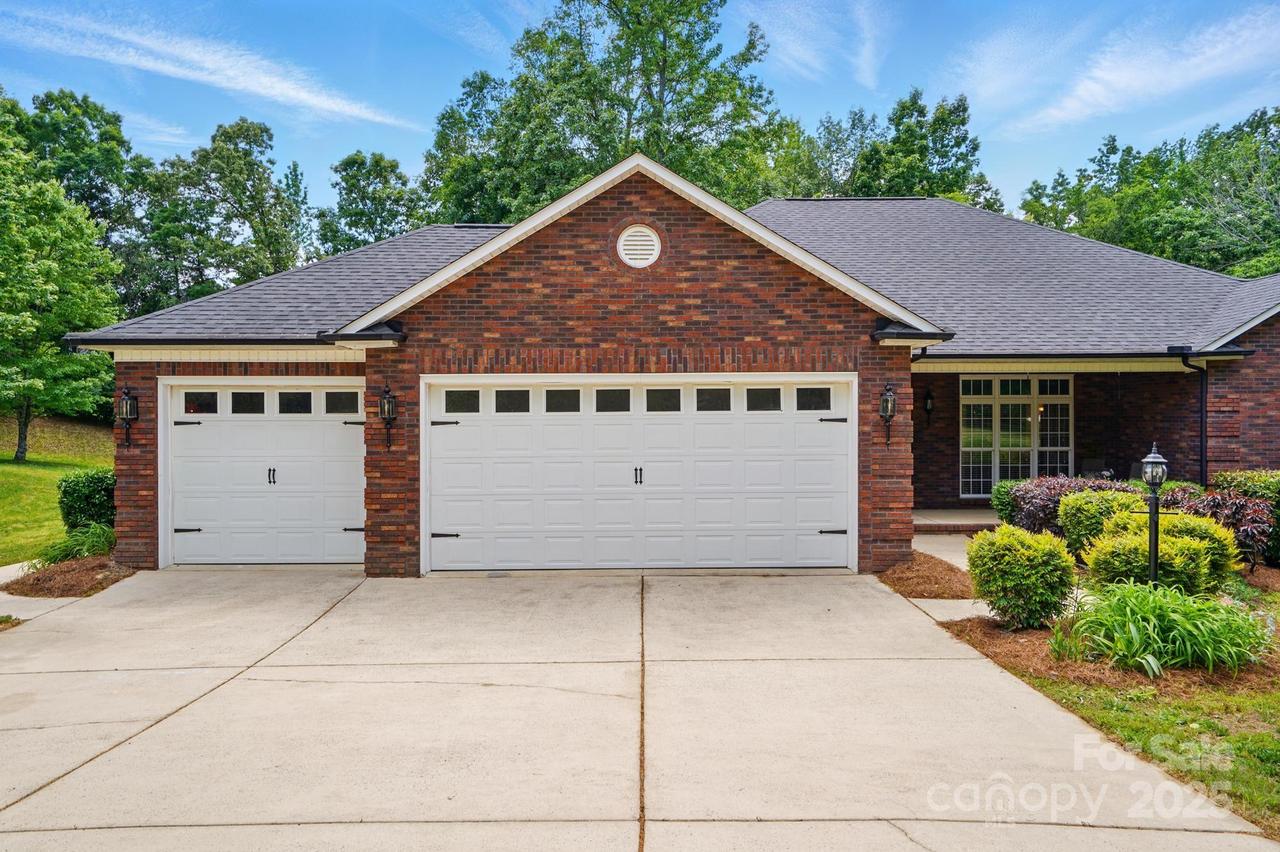 4860 Sherborne Dr., Harrisburg, NC 28075