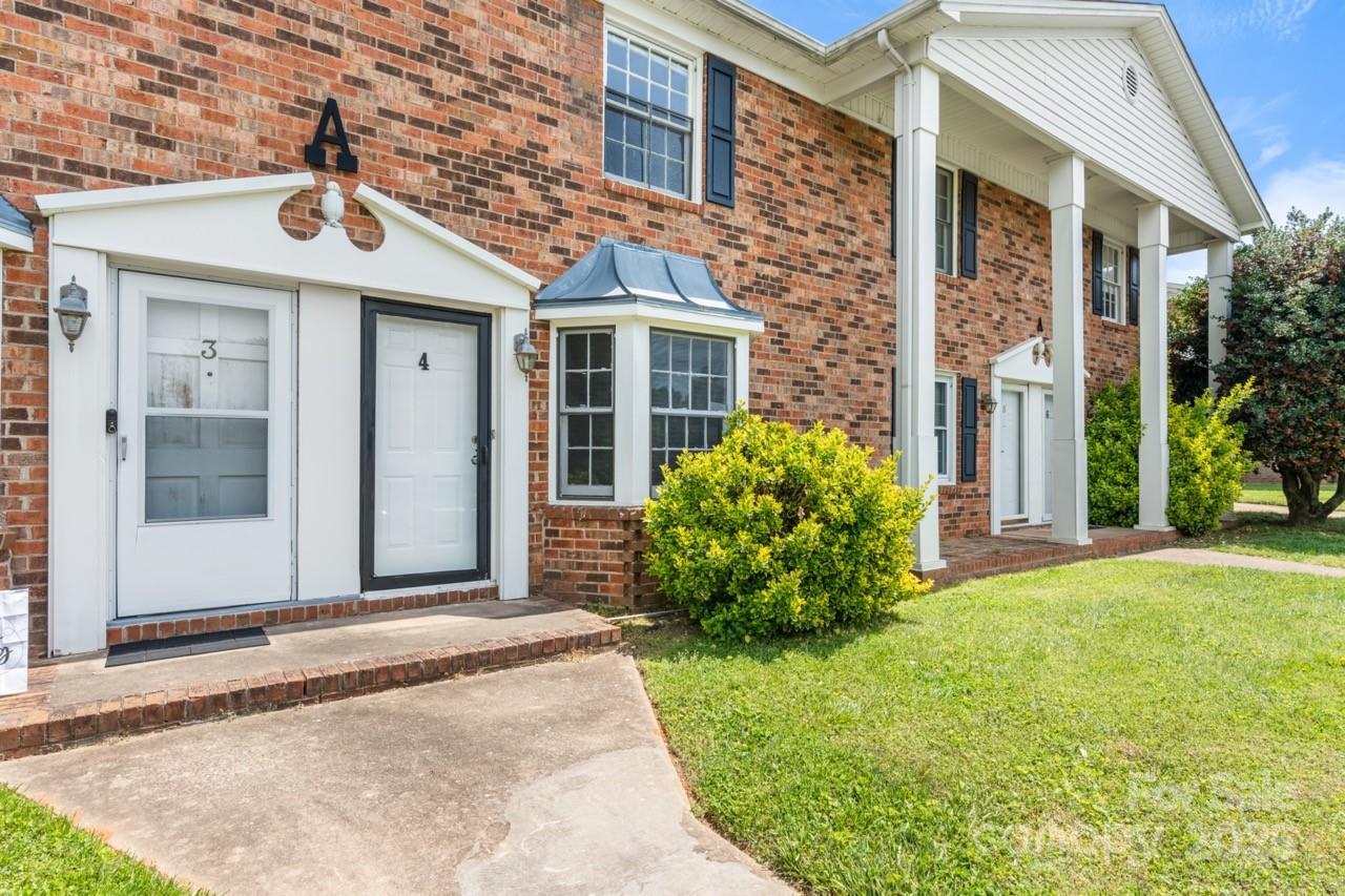 160 17th Street Pl., Hickory, NC 28601