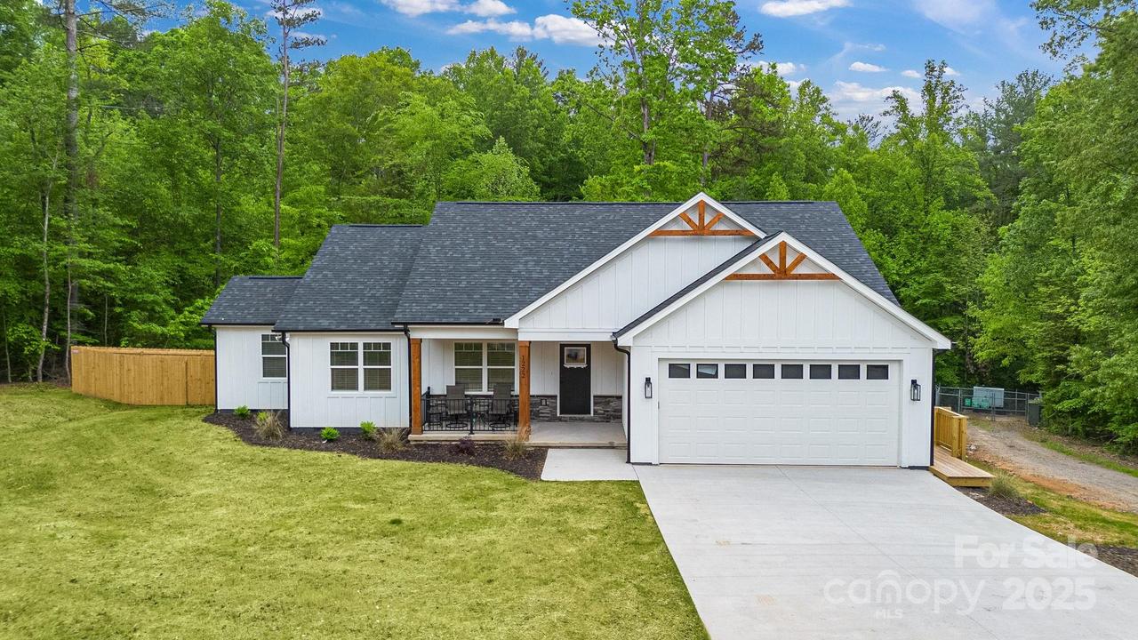 1222 Summerhill St., Lenoir, NC 28645