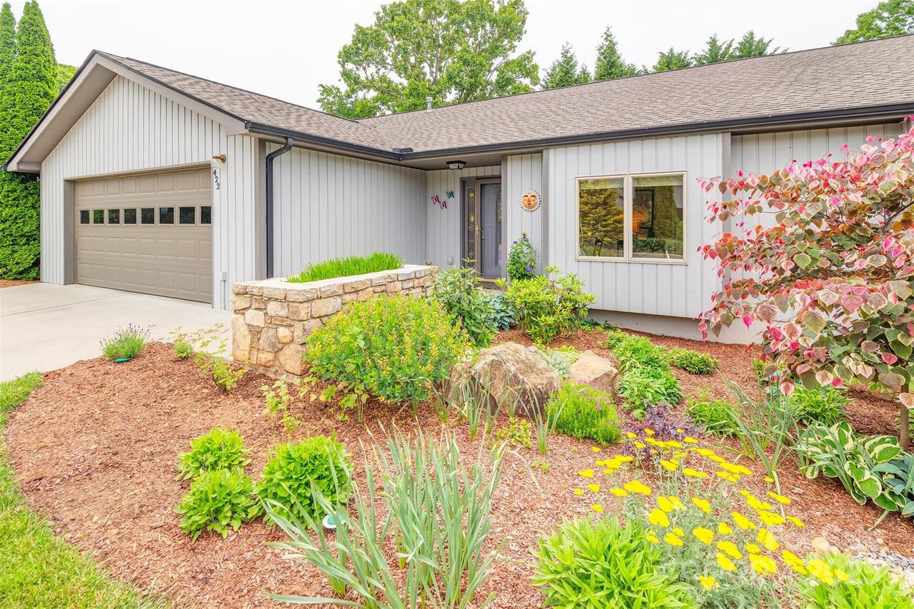 422 Kyfields Dr., Weaverville, NC 28787
