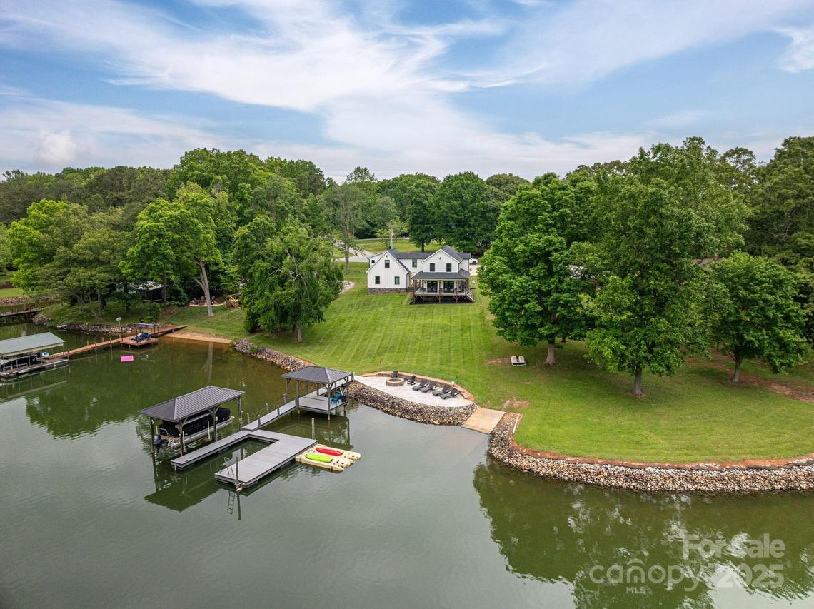 7455 Ivey Dr., Sherrills Ford, NC 28673