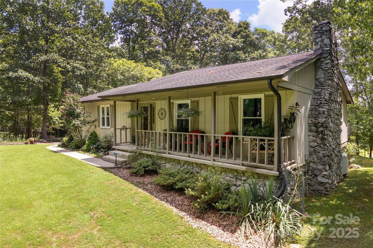 230 Foxwood Dr., Hendersonville, NC 28791