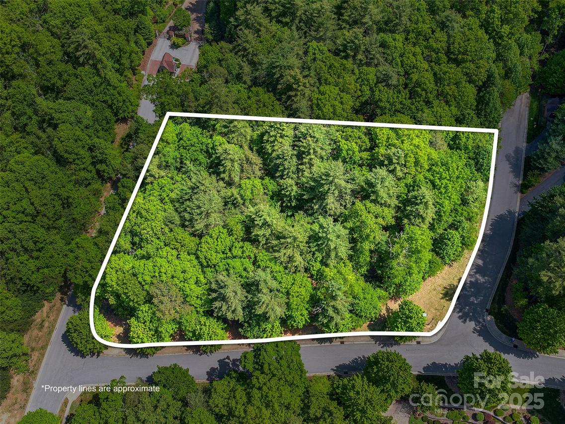 404 Coopers Hawk Dr., Asheville, NC 28803