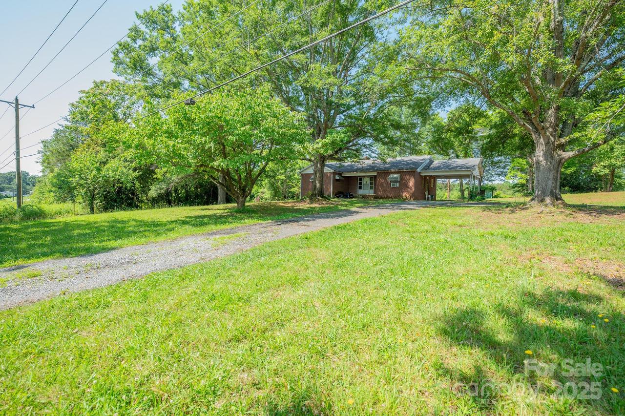 1564 Oakland Rd., Forest City, NC 28043