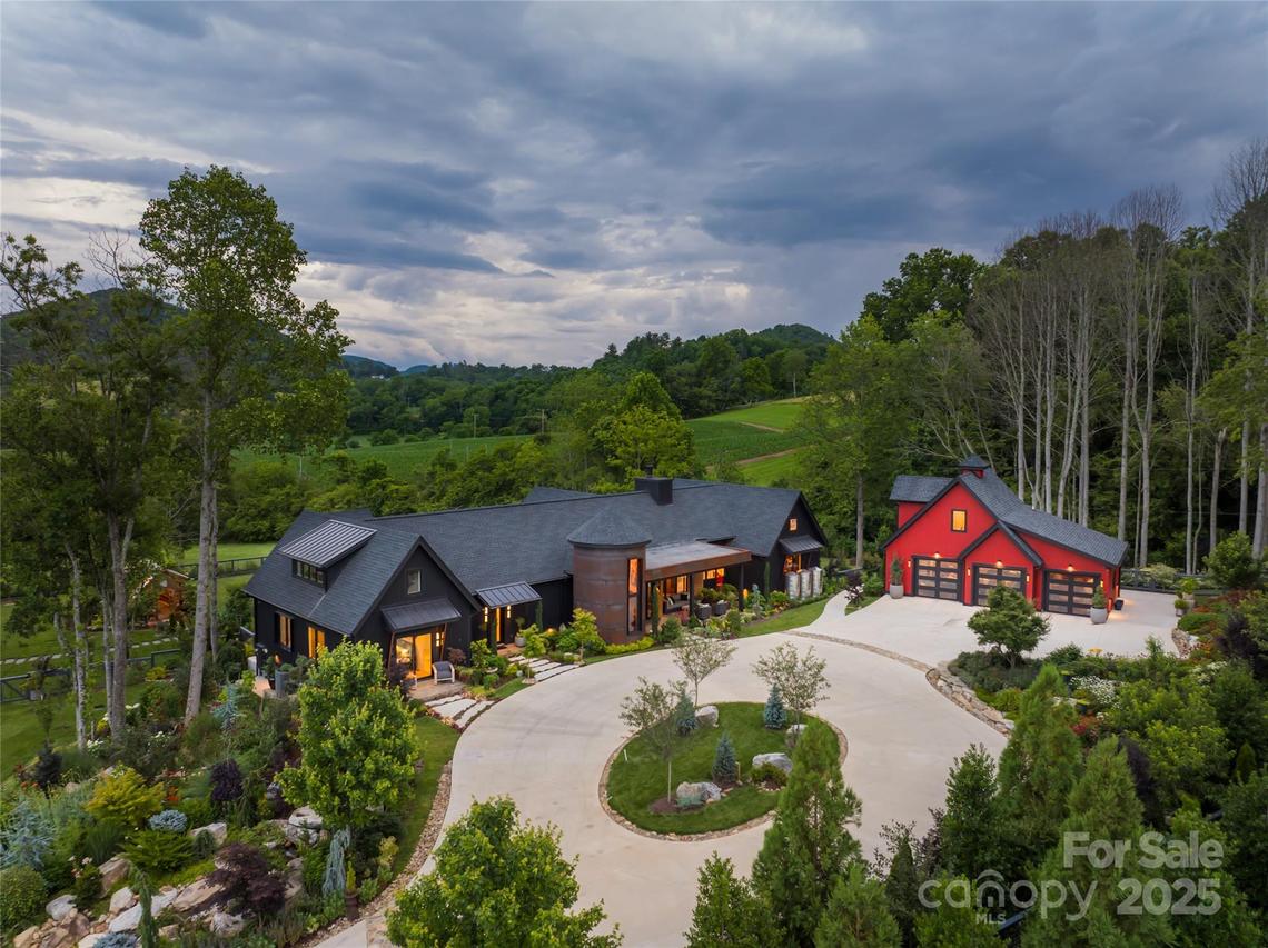 163 Annabelle Linn Dr., Fairview, NC 28730