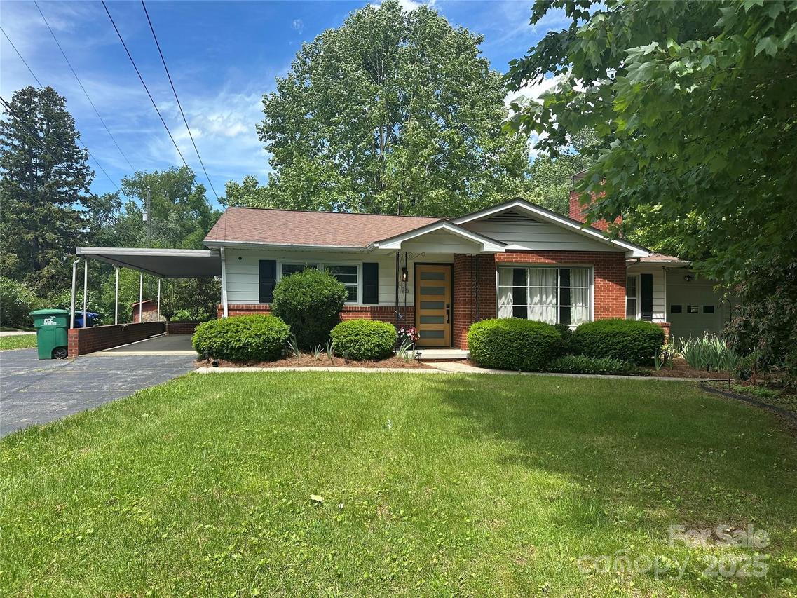 76 W Oakview Rd., Asheville, NC 28806