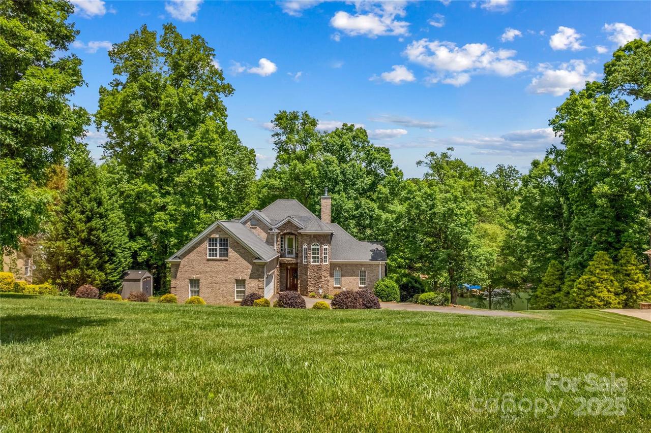 141 Ridge Top Rd., Mooresville, NC 28117