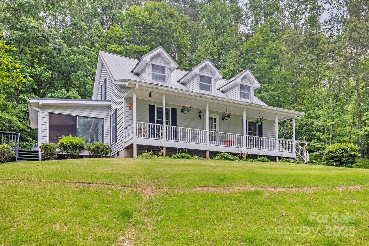 10 Kettle Creek Ln., Brevard, NC 28712