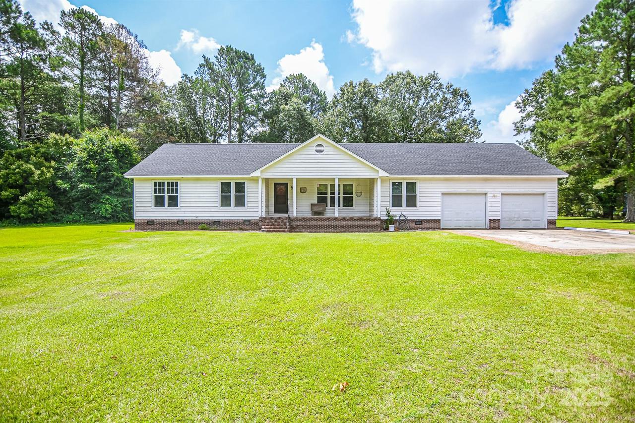 3282 County Line Rd., Fayetteville, NC 28306