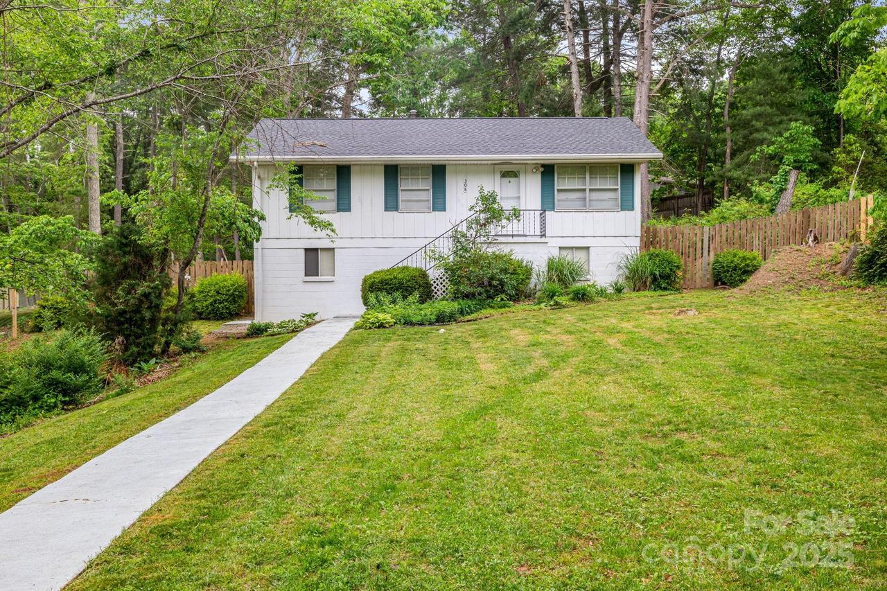 308 Melody Cir., Swannanoa, NC 28778