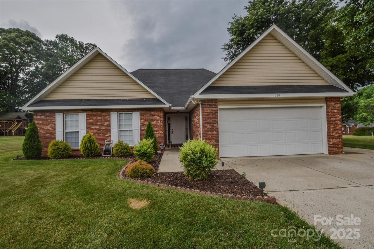 330 Kilmer Ln., Mooresville, NC 28115
