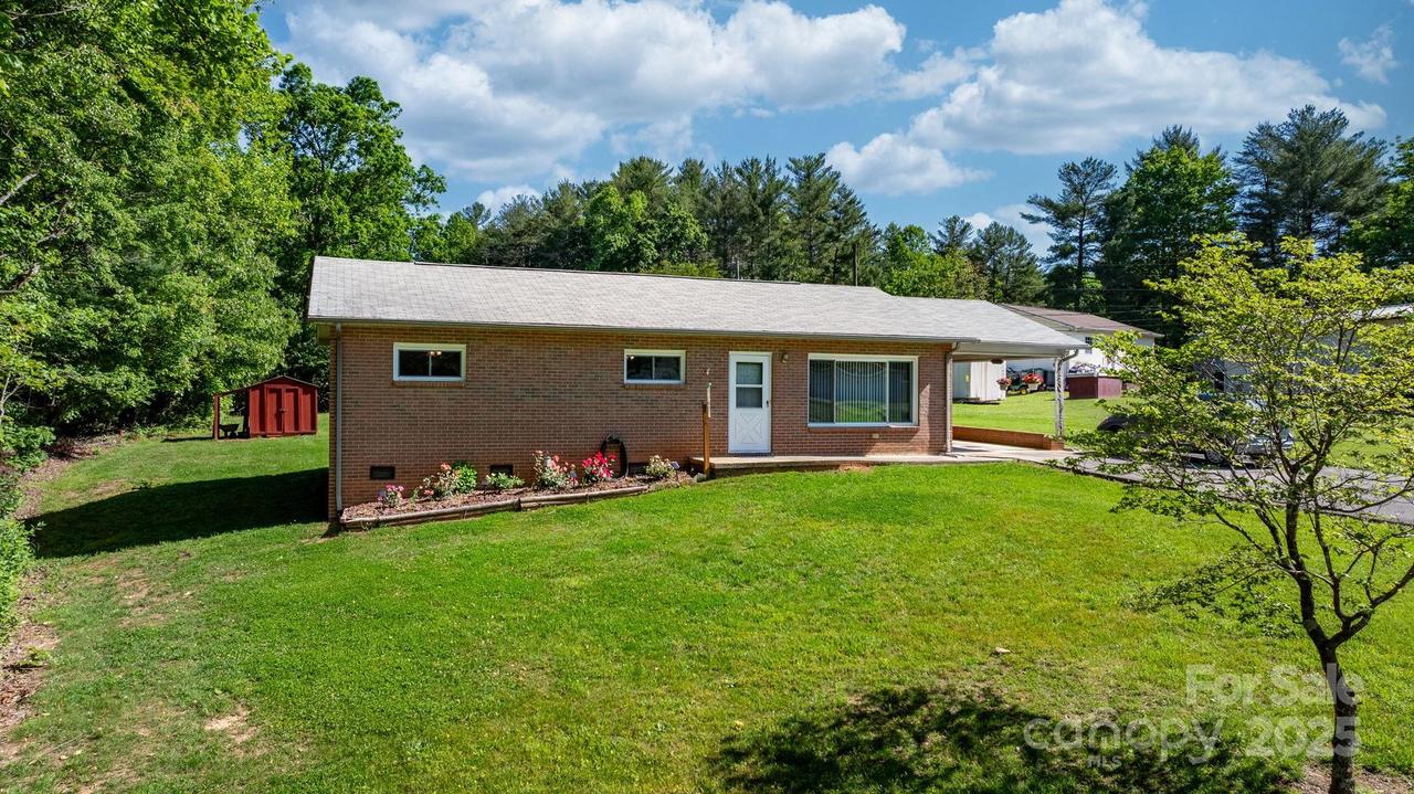1180 Dusty Oak Ln., Hudson, NC 28638