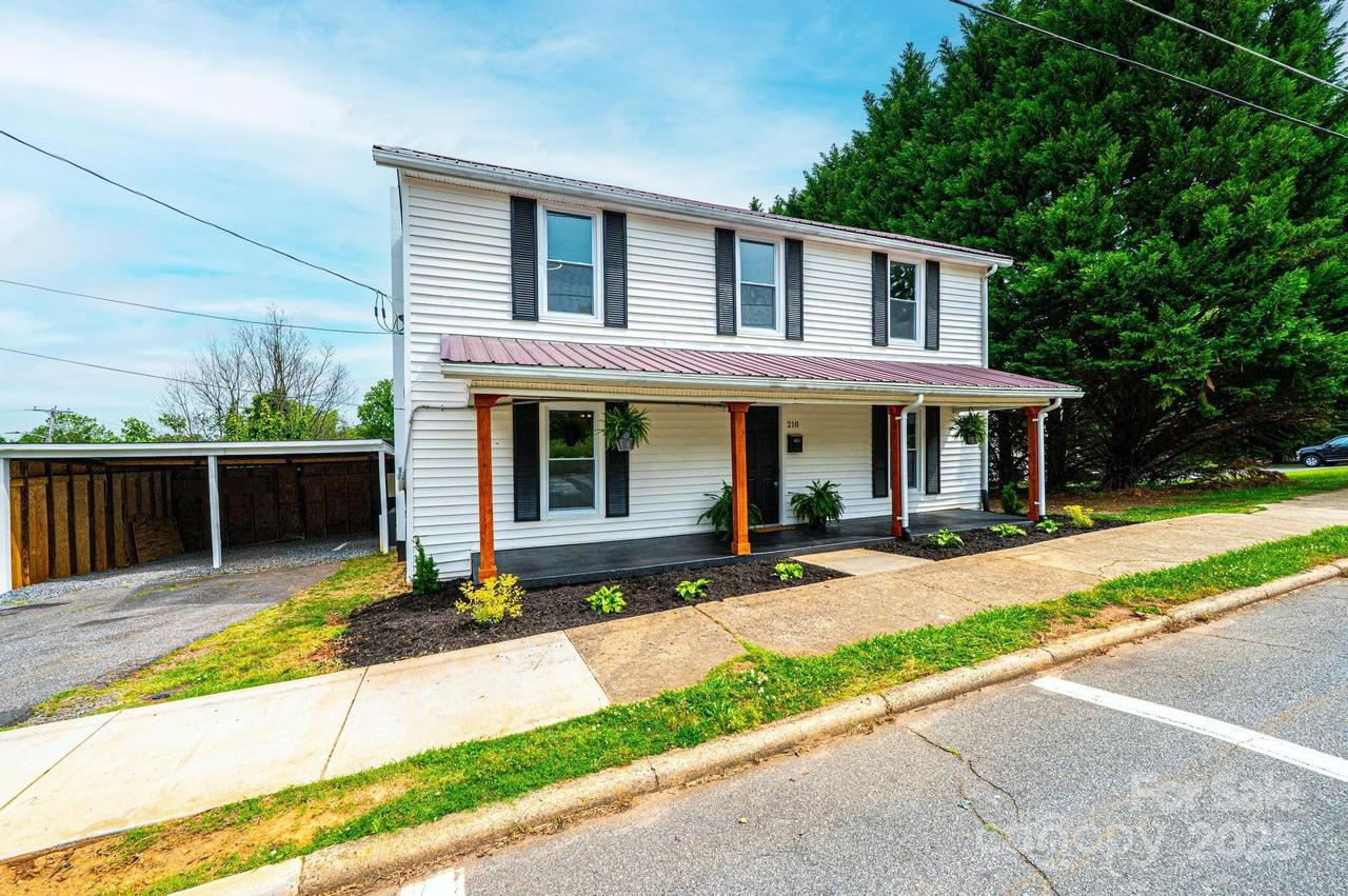 210 W 15th St., Newton, NC 28658