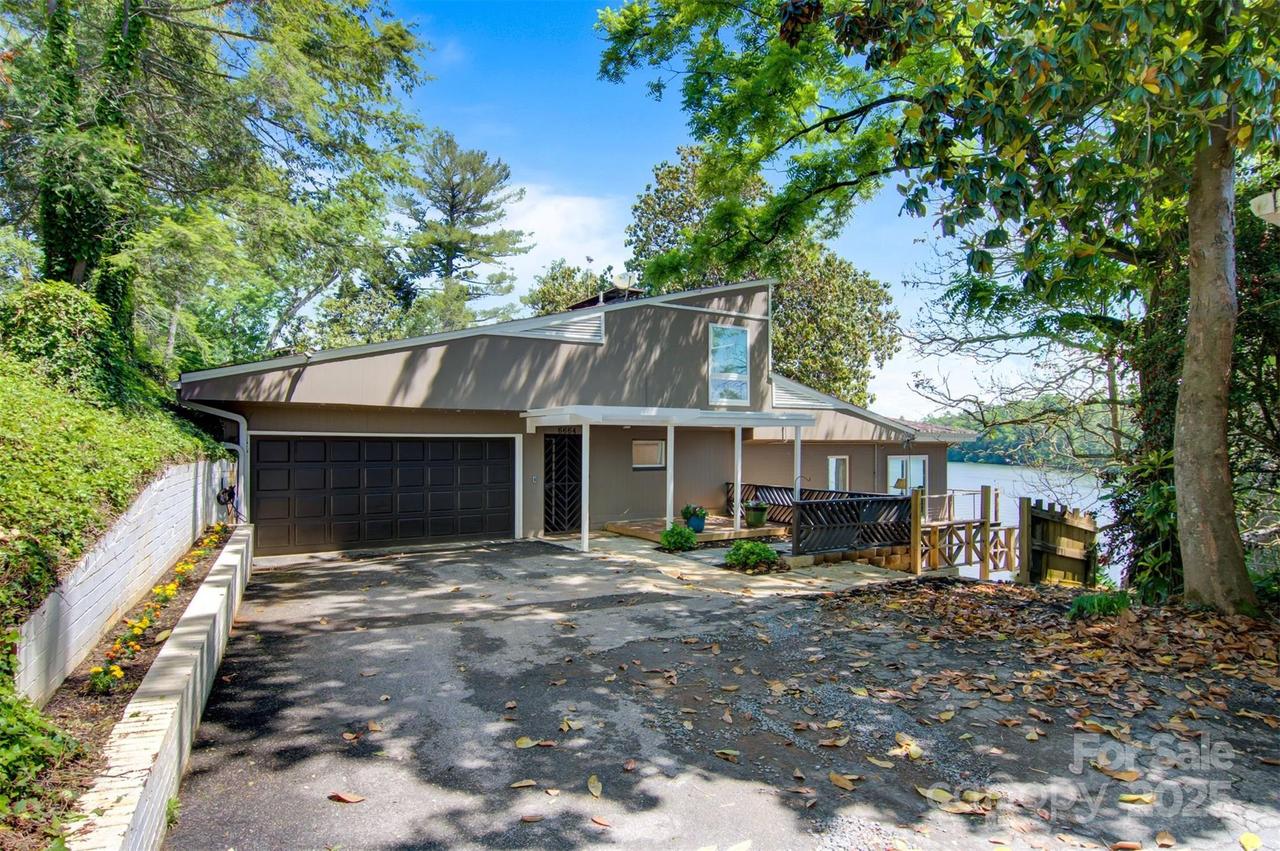 6664 Lake Shore Dr., Hickory, NC 28601