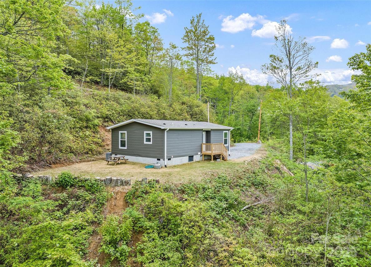 328 Mountain Lion Tr., Maggie Valley, NC 28751