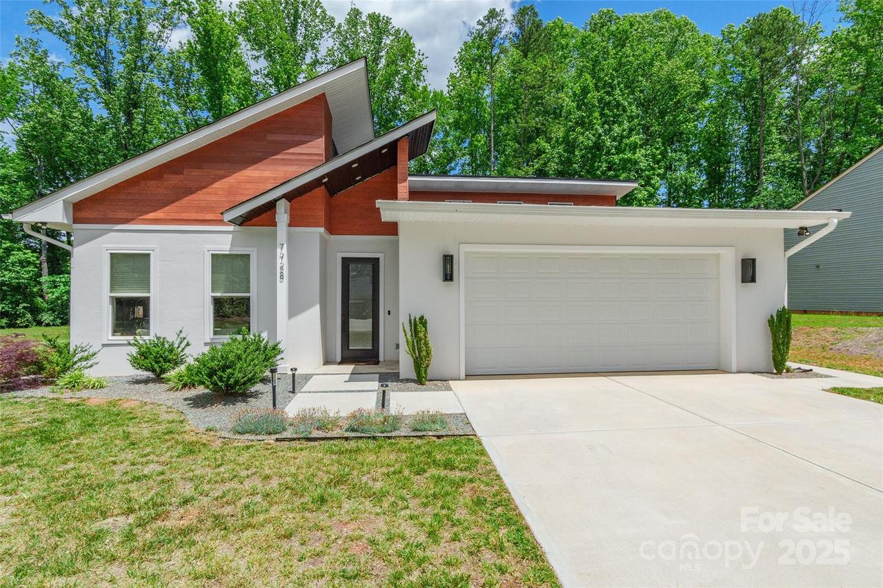 7728 Shalom Dr., Charlotte, NC 28216