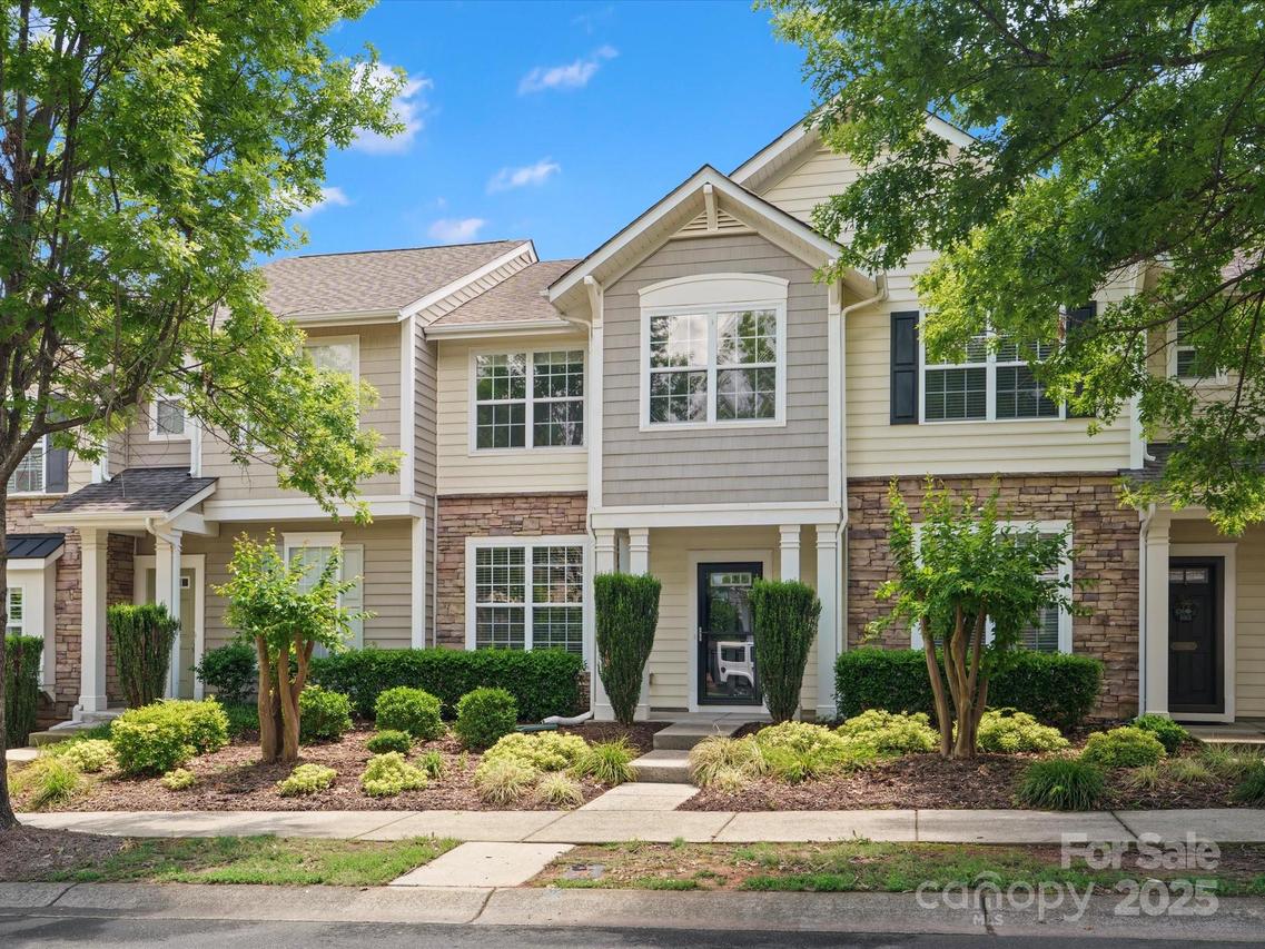 8037 Lynwood Sq., Waxhaw, NC 28173