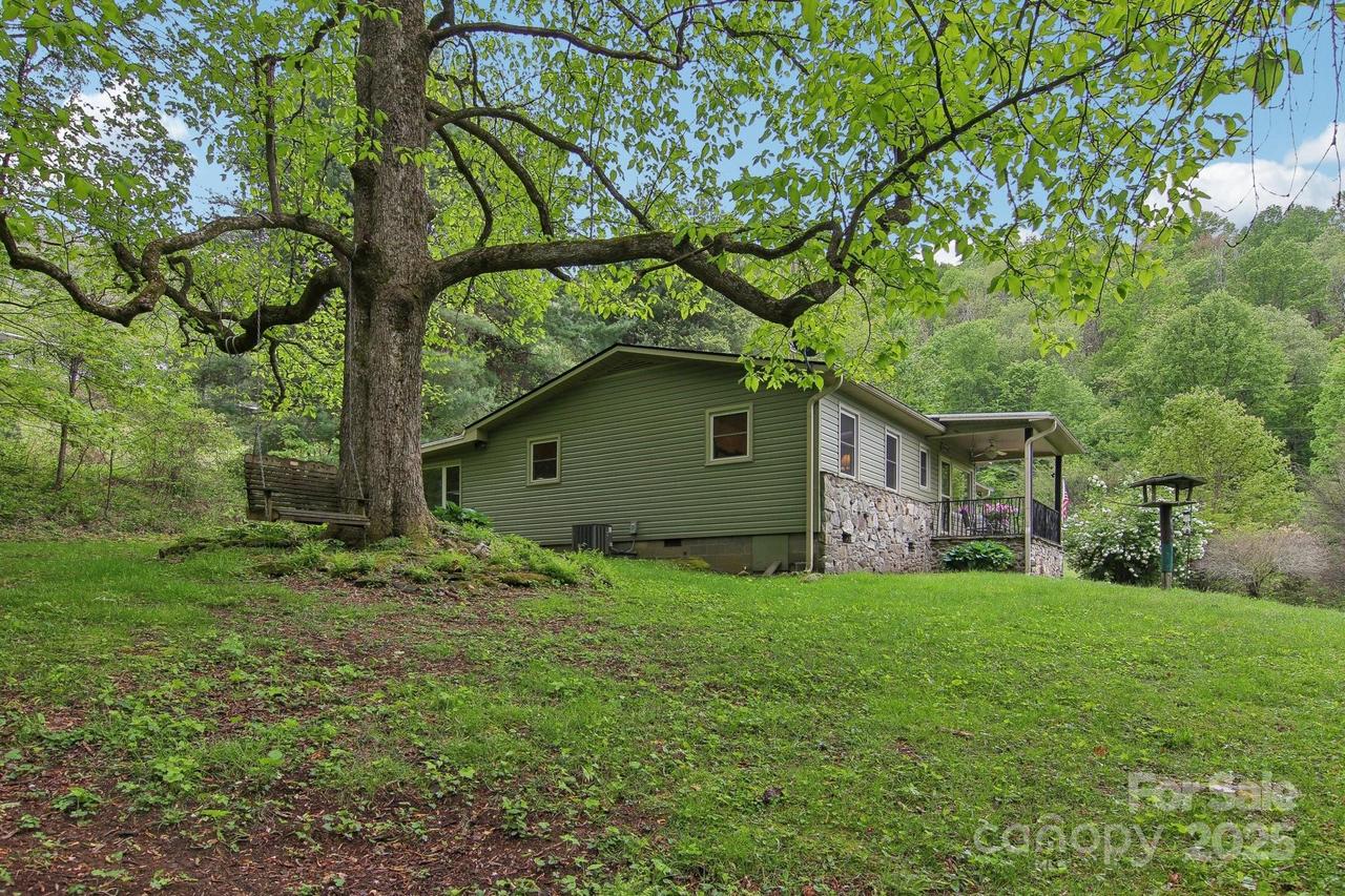 51 Atari Rd., Waynesville, NC 28786