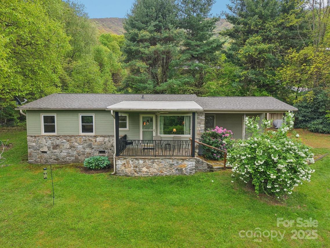 51 Atari Rd., Waynesville, NC 28786