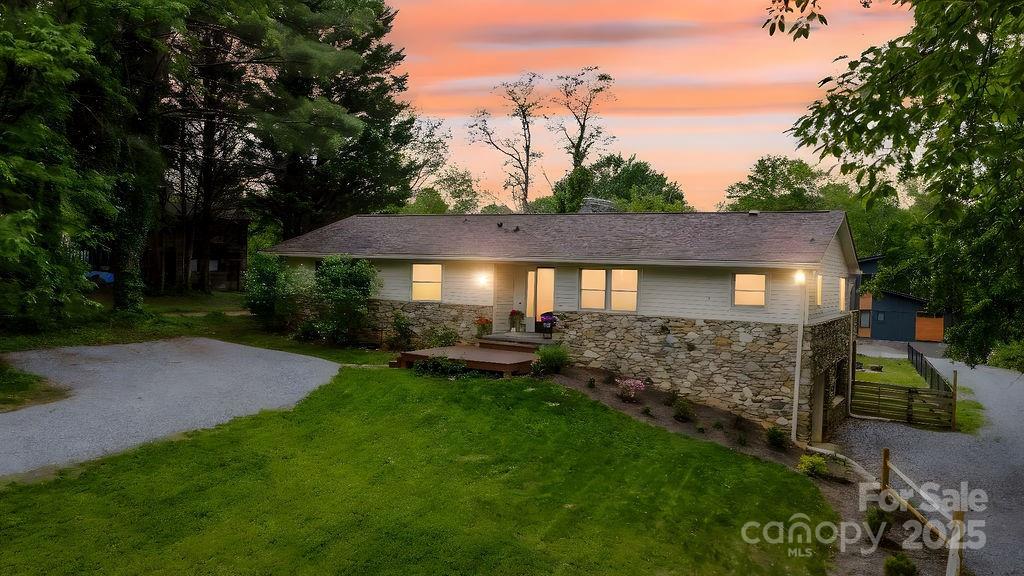 36 Avon Rd., Asheville, NC 28805