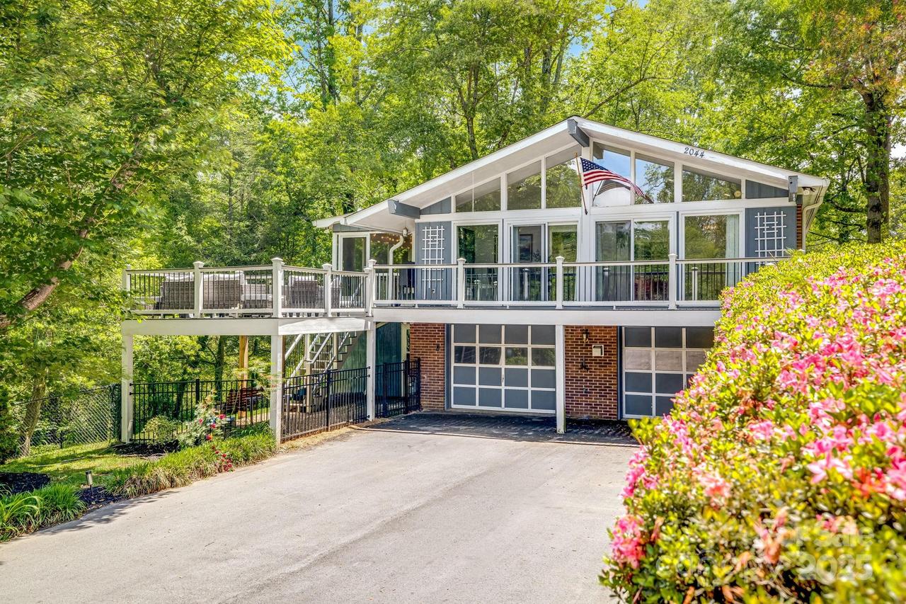 2044 Glenheath Dr., Hendersonville, NC 28791