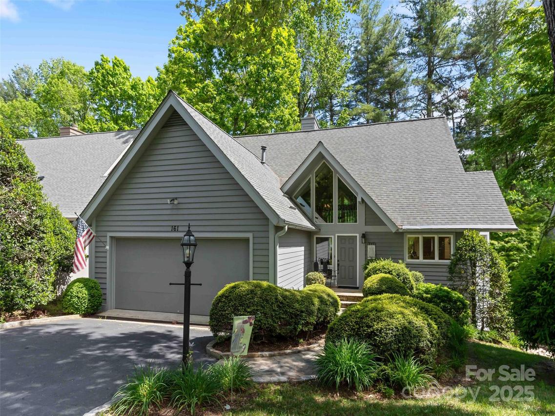 161 Winding Meadows Dr., Flat Rock, NC 28731