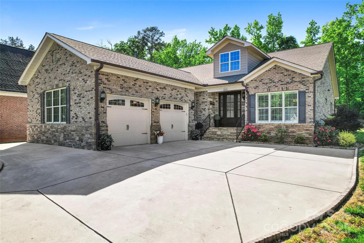 6010 Albiza Dr., Harrisburg, NC 28075