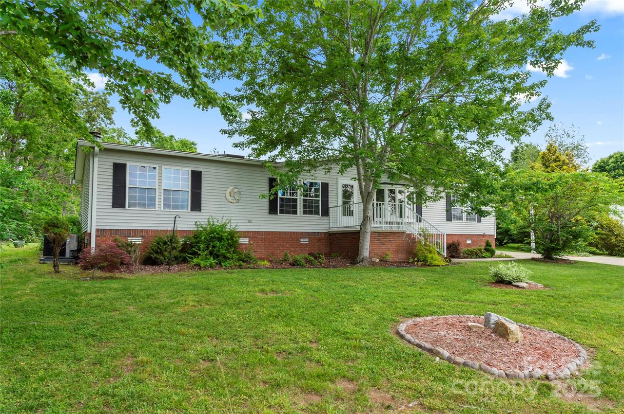 1 N Howard Ln., Hendersonville, NC 28792