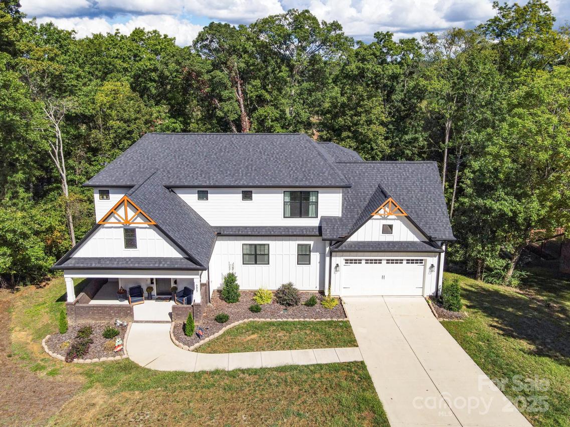 685 Knollcrest Dr., Concord, NC 28025
