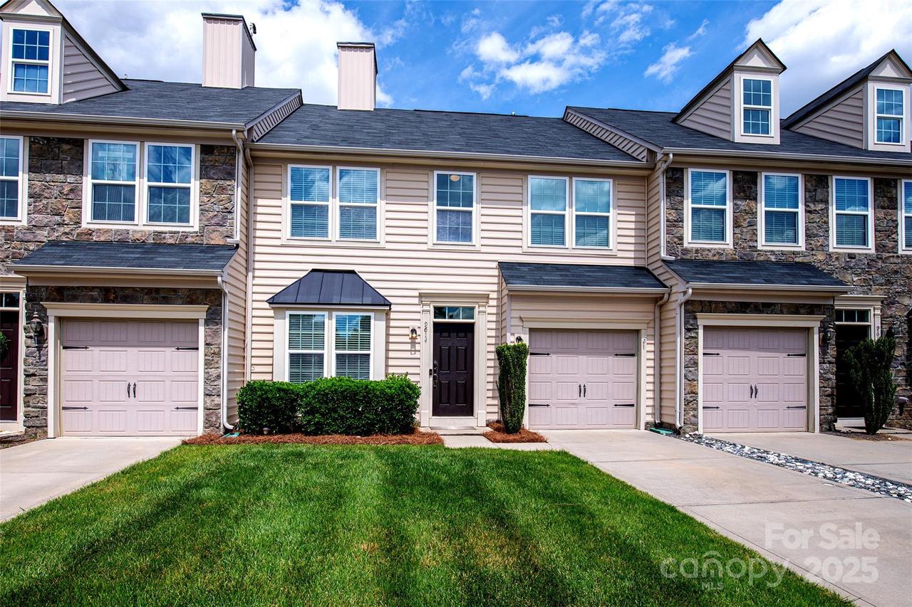 9614 Springholm Dr., Charlotte, NC 28278