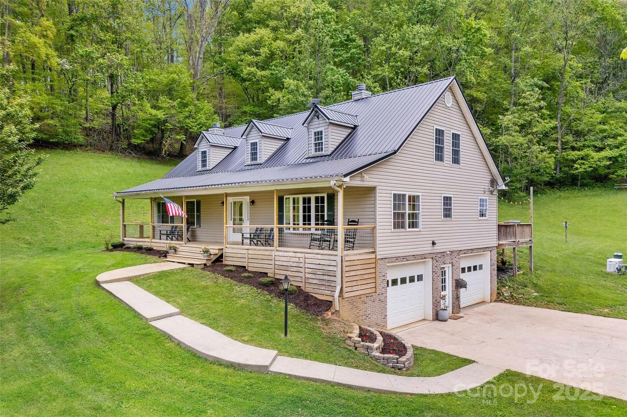 423 Cad Campbell Rd., Bakersville, NC 28705