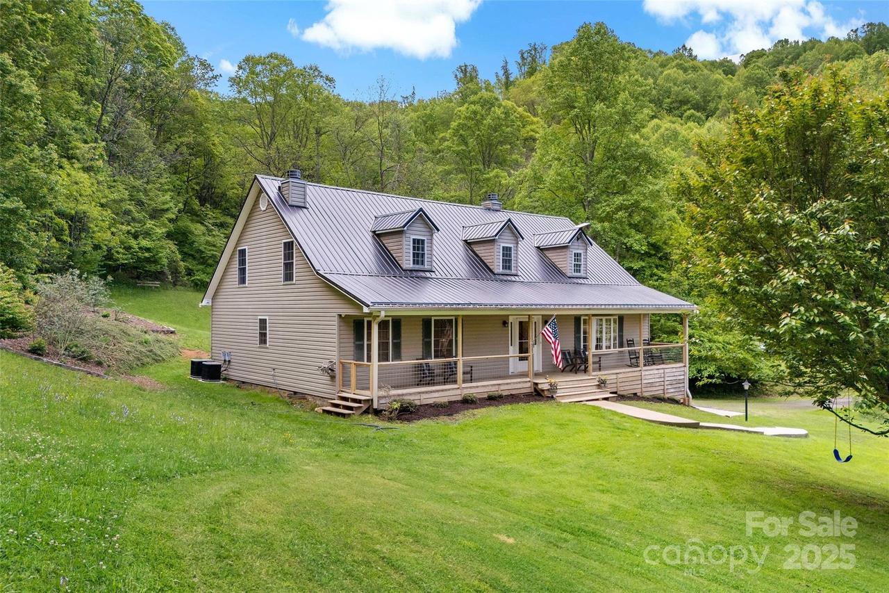 423 Cad Campbell Rd., Bakersville, NC 28705