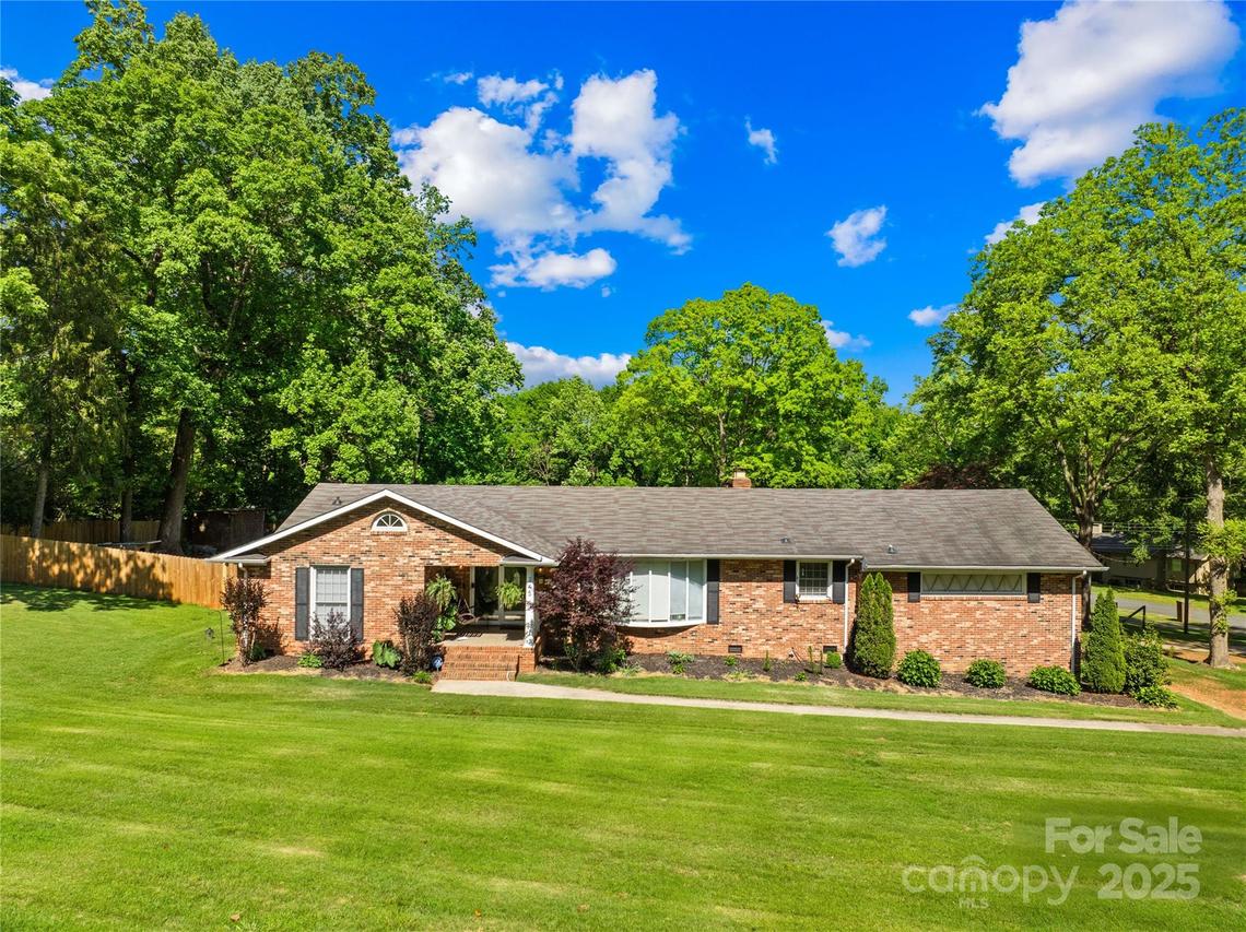 245 Kingsway Cir., Charlotte, NC 28214