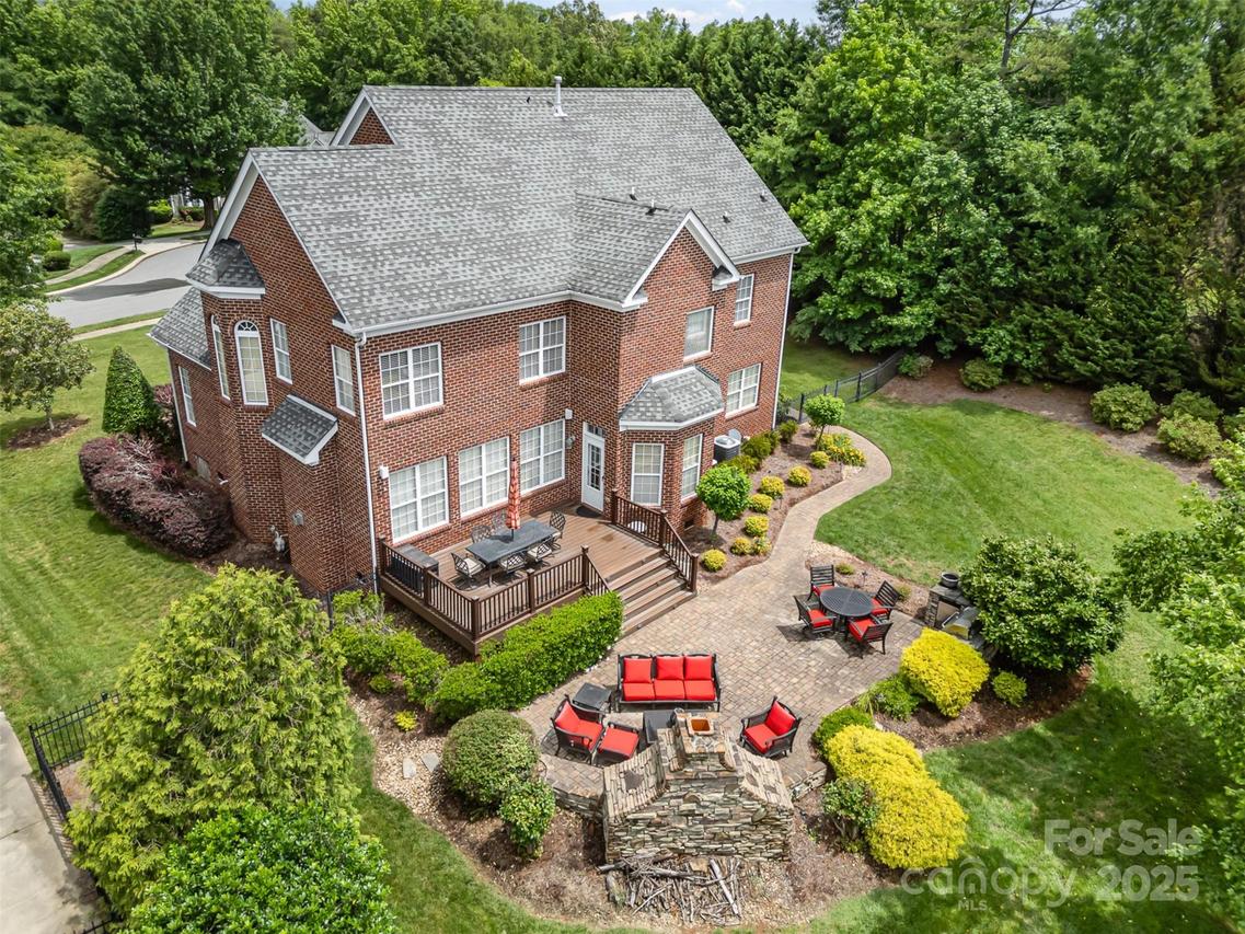 8962 Landsdowne Ave., Harrisburg, NC 28075