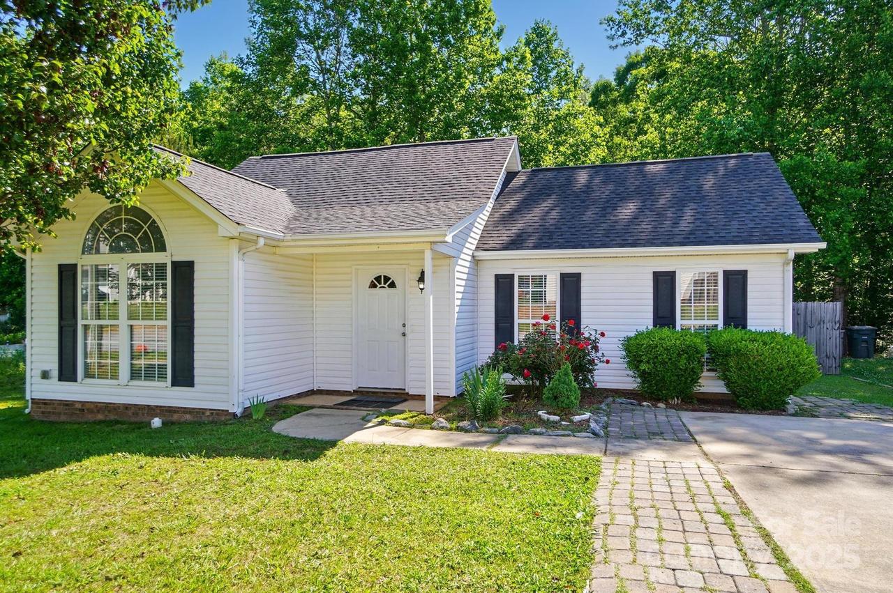 2432 Barkers Ridge Dr., Bessemer City, NC 28016