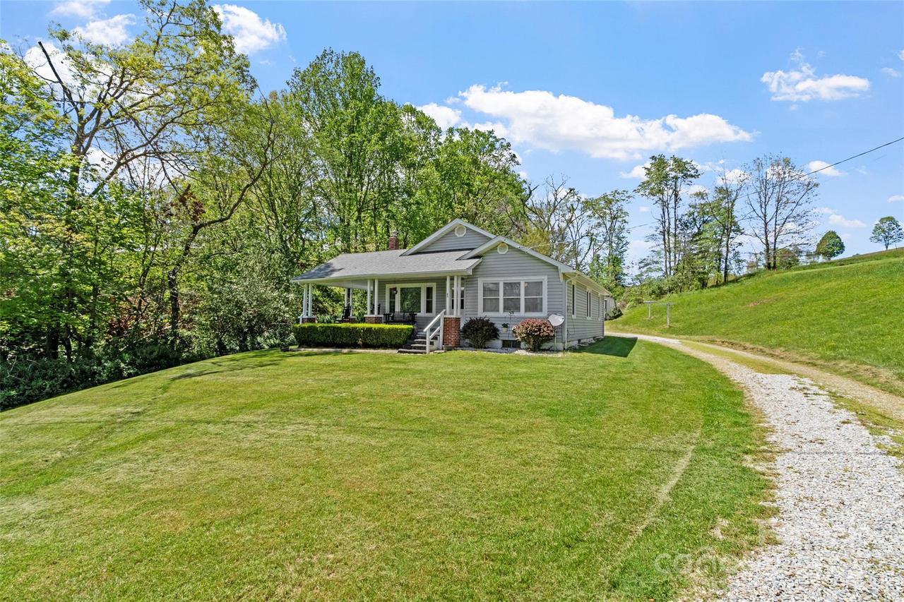 43 Charter Way, Burnsville, NC 28714