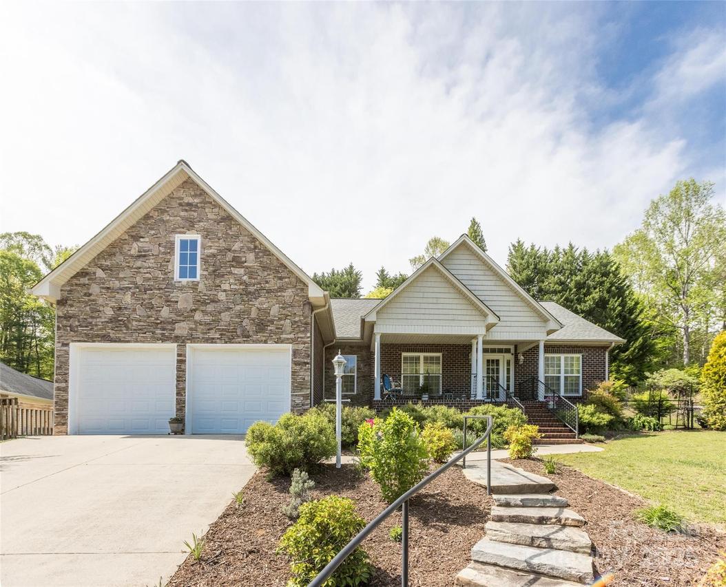 508 Yorktown Ct., Lenoir, NC 28645