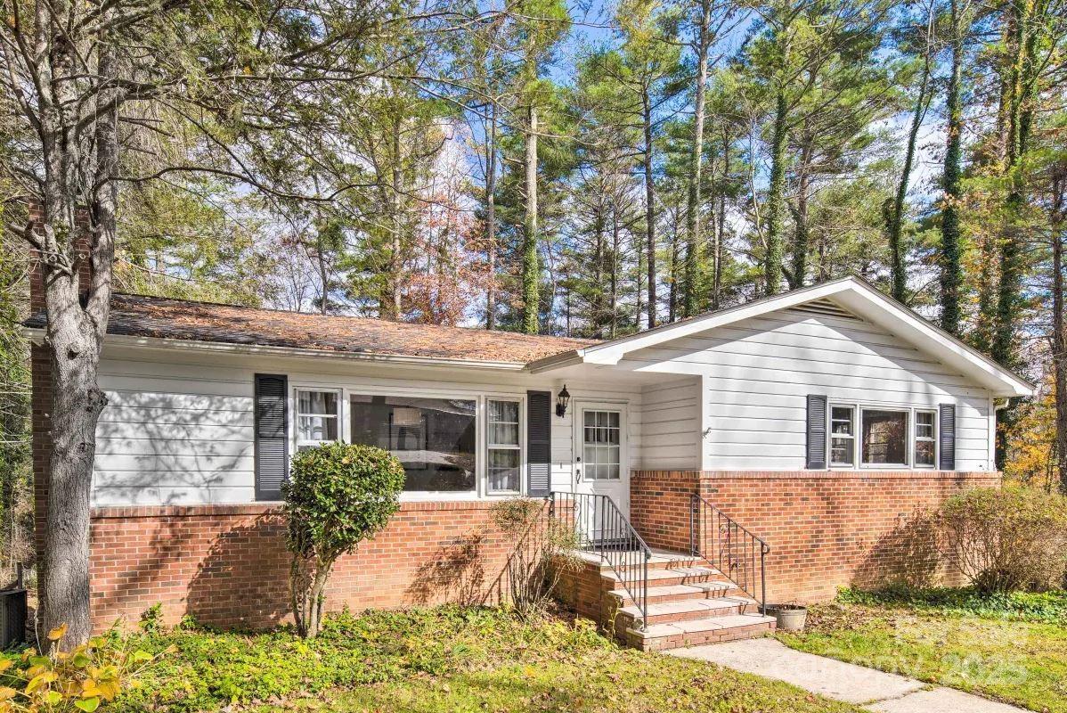 314 Armstrong Ave., Hendersonville, NC 28739