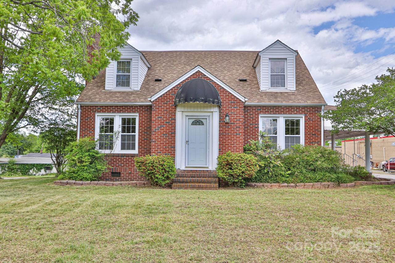 2036 1st Ave., Hickory, NC 28602