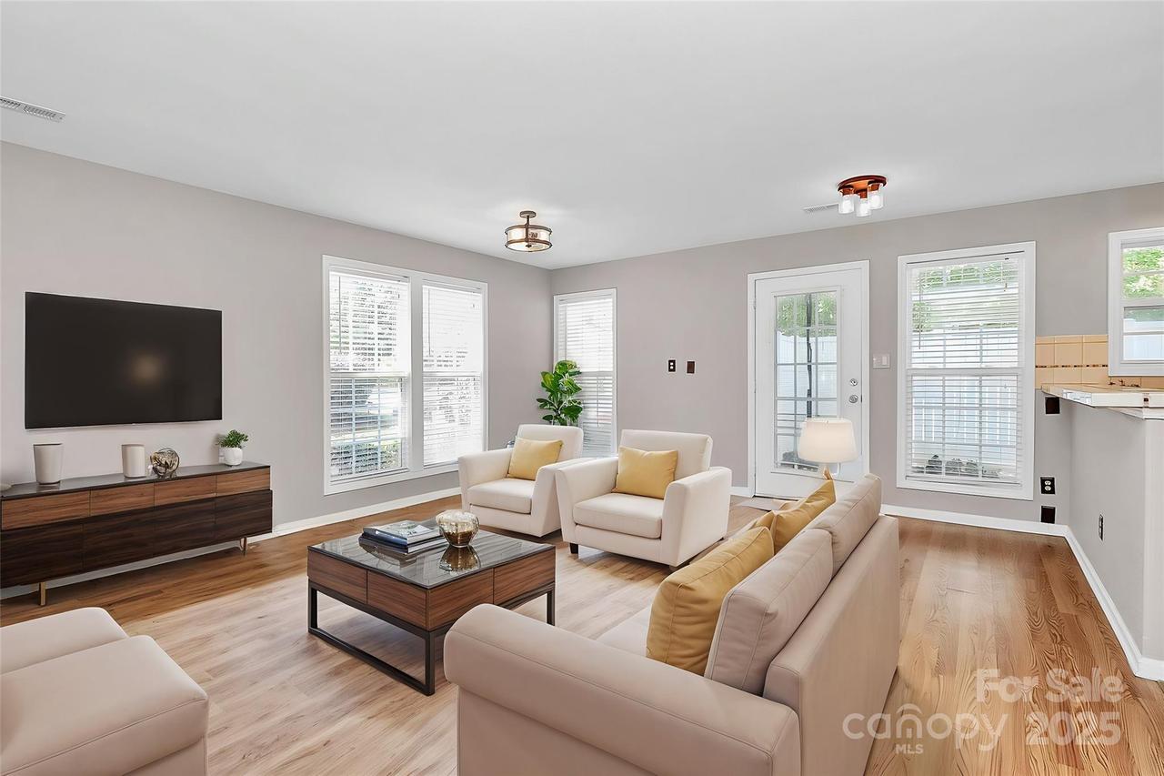 2045 Flushing Ct., Charlotte, NC 28215
