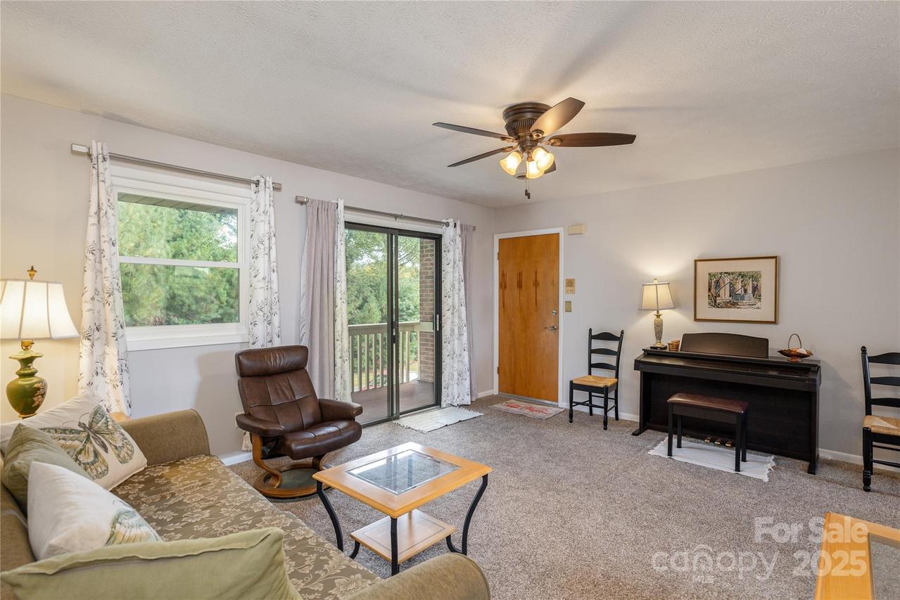 103 Oakwood Pl. #Unit 4, Hendersonville, NC 28792