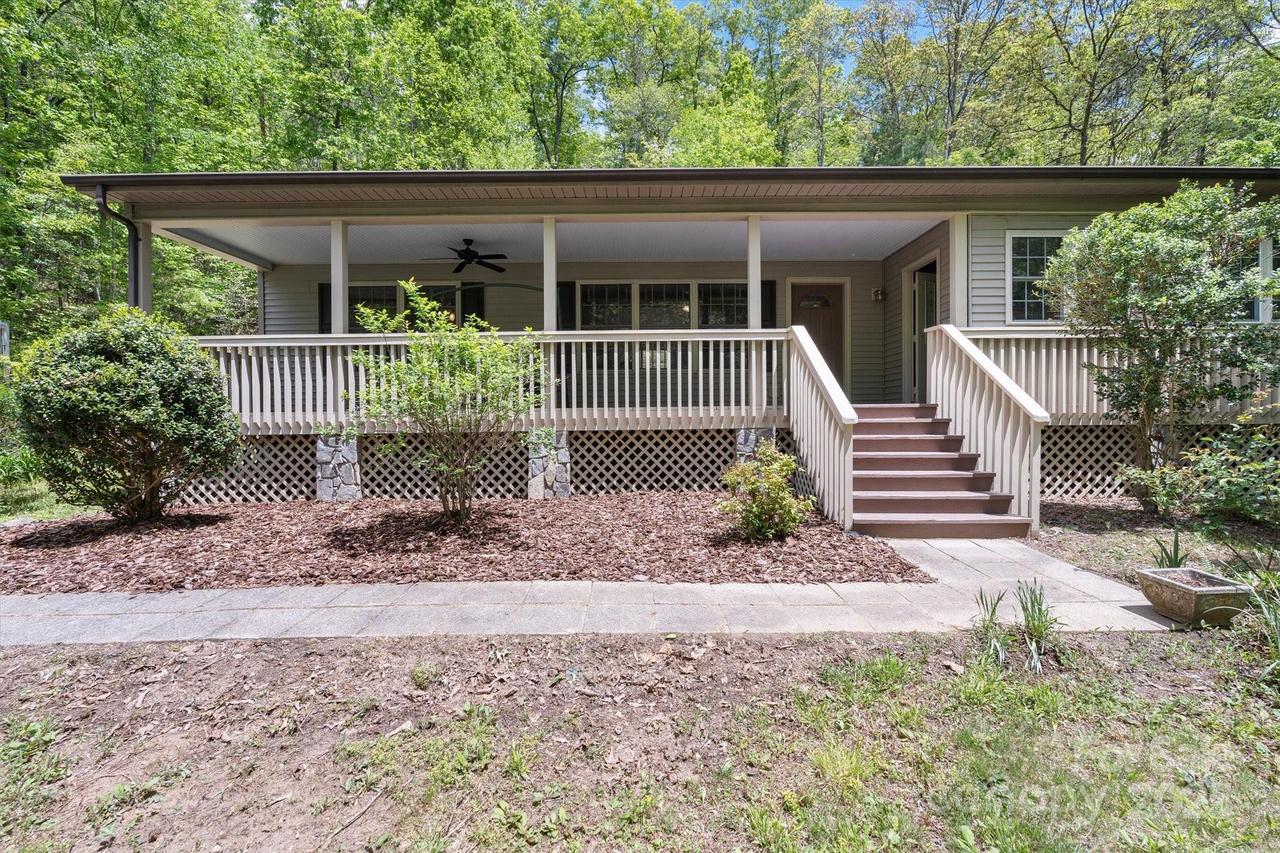 24 Deerfield Ln., Sylva, NC 28779