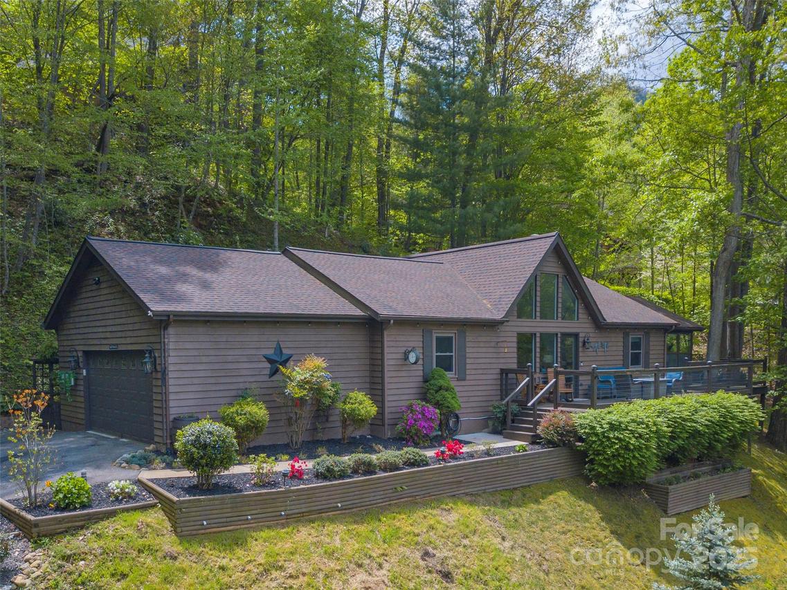 14 Bellewood Dr., Maggie Valley, NC 28751