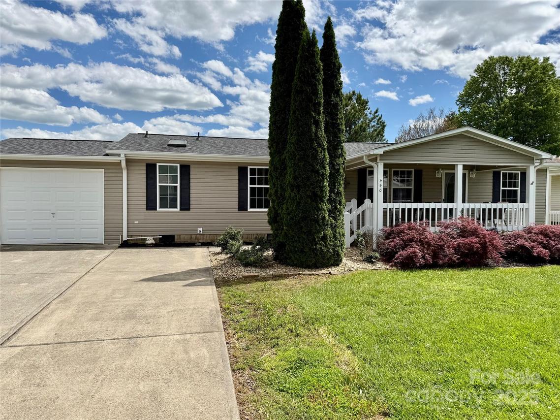 440 Riverwind Dr., Hendersonville, NC 28739