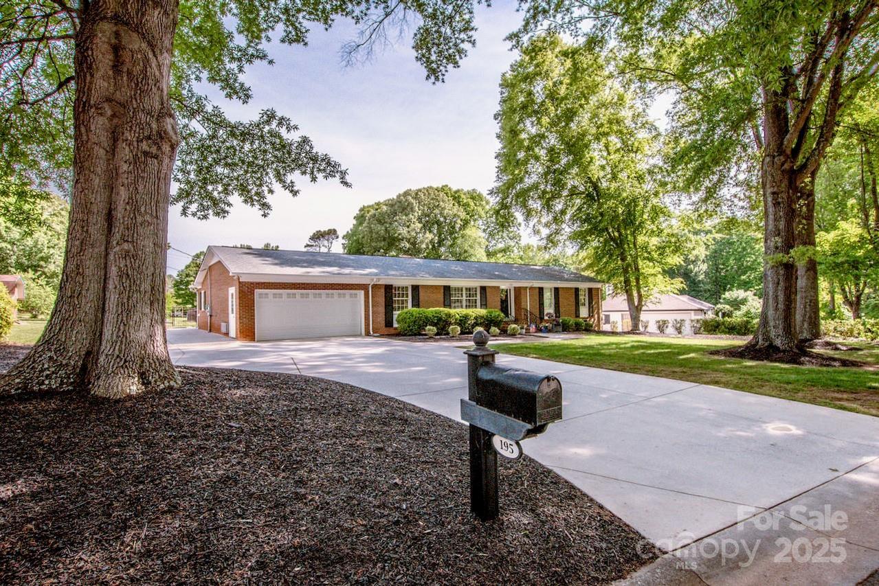 195 Brookfield Cir., Mooresville, NC 28115